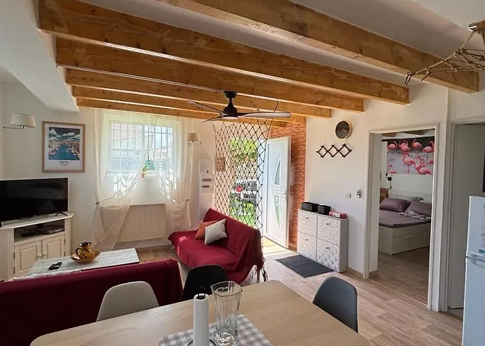Modern 3-Star Villa, 3 Bedrooms, Private Parking